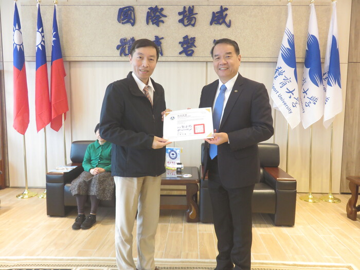 李偉清老師榮陞教授