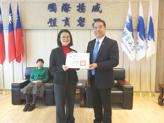 侯碧燕老師榮陞教授